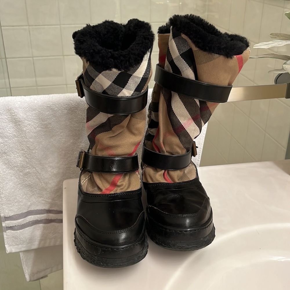 Worn one beautiful cozy Burberry boots. Perfect condition.